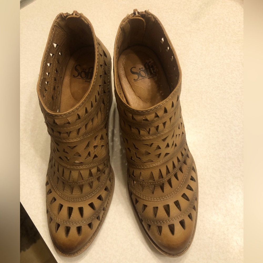Sofft Ankle Booties Size 8